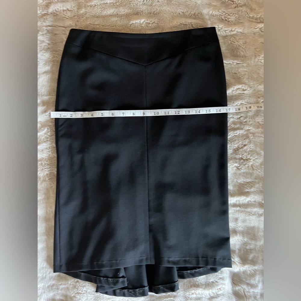 BCBG Max Azria Black Wool Skirt – Sleek Tailored Fishtail Back, Size 2 - Picture 3 of 9